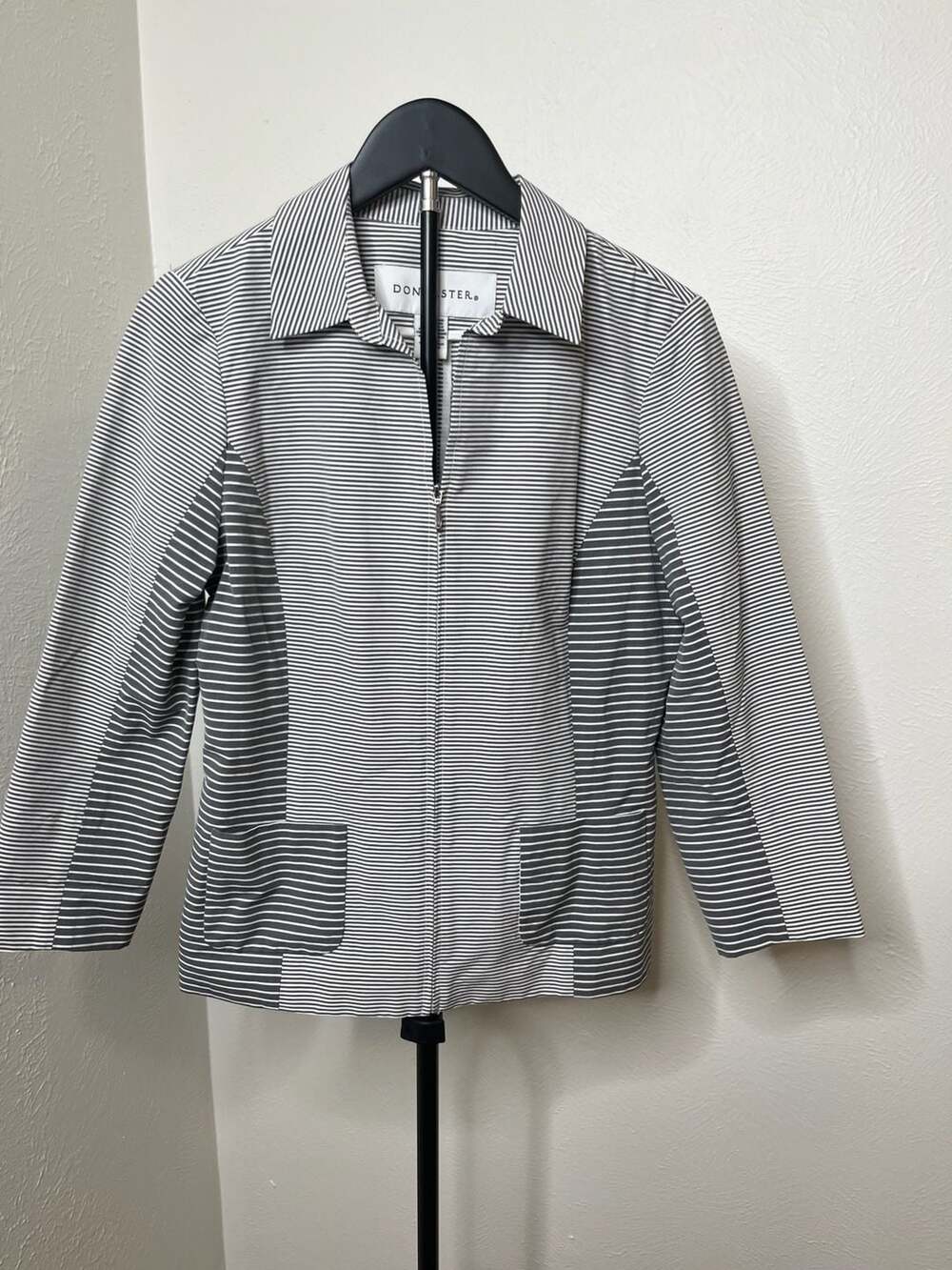 Black White Striped Full Zip Blazer Jacket Women’s Mod Preppy Workwear Zip Pocke